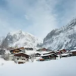 Apartment Mom - Alpine Boutique Apartments, Chalet Fagus, Terrace Studio