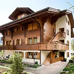Mom - Alpine Boutique Apartments, Chalet Fagus, Terrace Studio Apartment Grindelwald