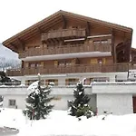 Mom - Alpine Boutique Apartments, Chalet Fagus, Terrace Studio Grindelwald