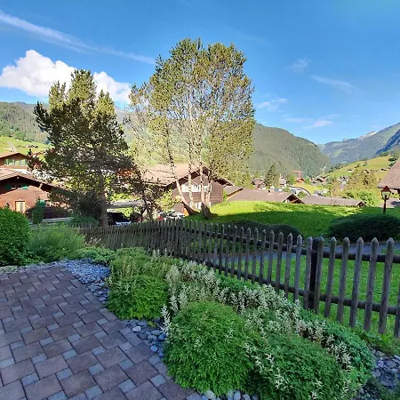 Mom - Alpine Boutique Apartments, Chalet Fagus, Terrace Studio Grindelwald